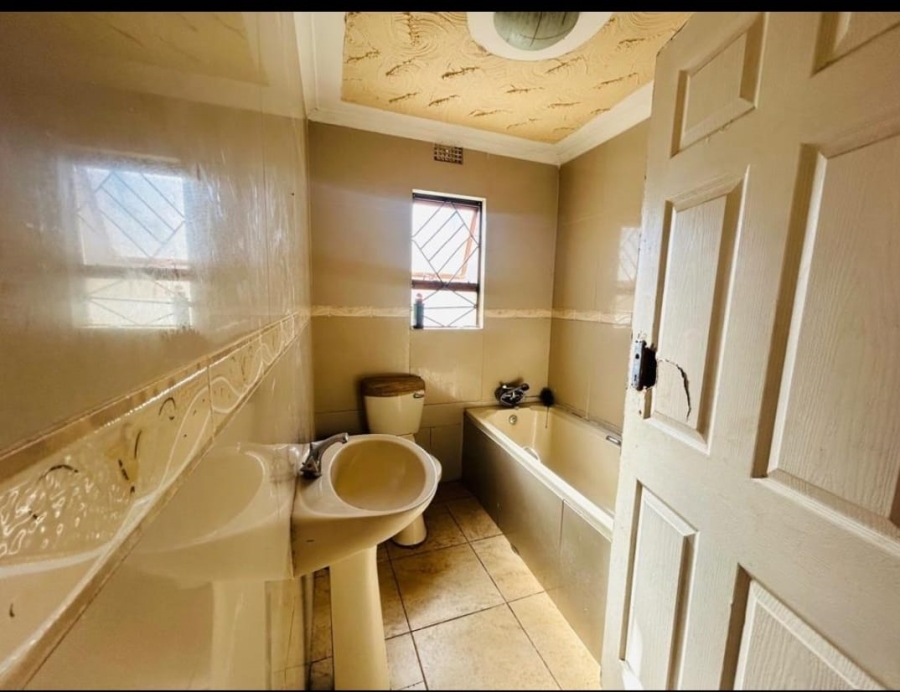 3 Bedroom Property for Sale in Umrhabulo Triangle Western Cape